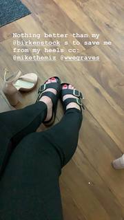 Renee Paquette feet photo thumbnail