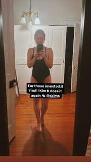 Renee Paquette feet photo thumbnail