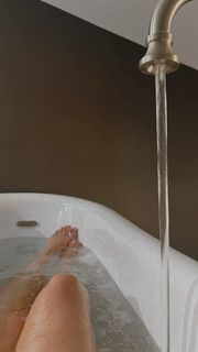 Renee Paquette feet photo thumbnail