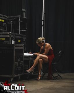 Renee Paquette feet photo thumbnail