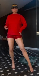 Renee Paquette feet photo thumbnail