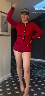 Renee Paquette feet photo thumbnail