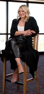 Renee Paquette feet photo thumbnail