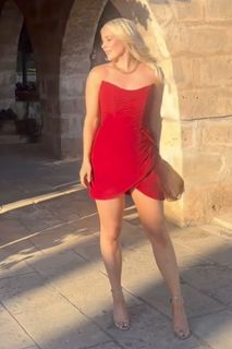 Renee Paquette feet photo thumbnail