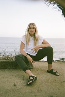 Reneé Rapp feet photo thumbnail