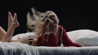 Reneé Rapp feet photo thumbnail