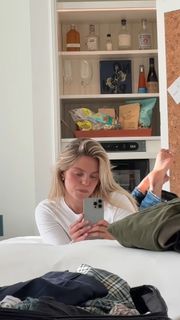 Reneé Rapp feet photo thumbnail