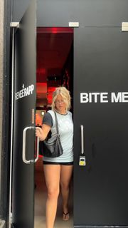 Reneé Rapp feet photo thumbnail