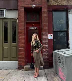 Reneé Rapp feet photo thumbnail