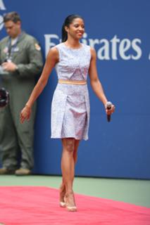 Renée Elise Goldsberry feet photo 4
