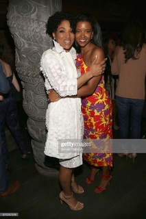 Renée Elise Goldsberry feet photo 4