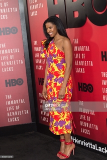 Renée Elise Goldsberry feet photo 2