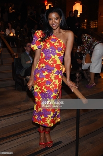 Renée Elise Goldsberry feet photo 1