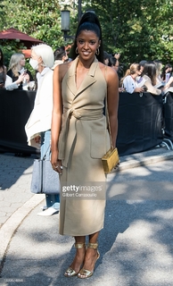 Renée Elise Goldsberry feet photo 5