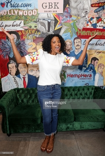 Renée Elise Goldsberry feet photo 4