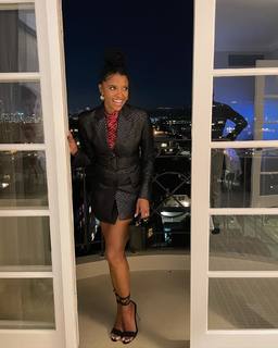 Renée Elise Goldsberry feet photo 1
