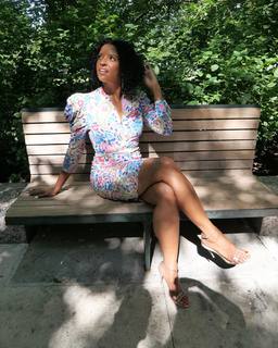 Renée Elise Goldsberry feet photo 9