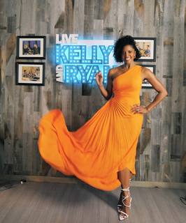 Renée Elise Goldsberry feet photo 17