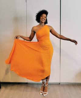 Renée Elise Goldsberry feet photo 16