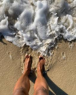 Renée Elise Goldsberry feet photo 15