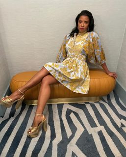 Renée Elise Goldsberry feet photo 10