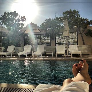 Renée Felice Smith feet photo 14