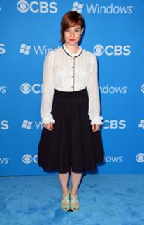 Renée Felice Smith feet photo 3