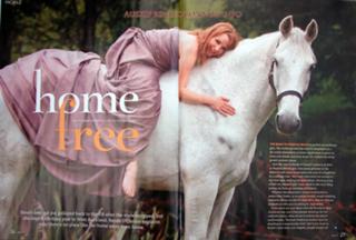 Renée O'Connor feet photo thumbnail