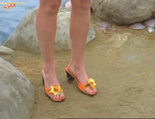 Renée O'Connor feet photo thumbnail