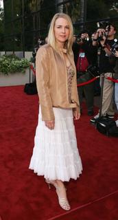 Renée O'Connor feet photo thumbnail