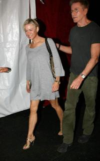 Renée Zellweger feet photo thumbnail