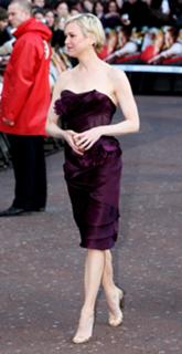 Renée Zellweger feet photo thumbnail