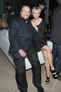 Renée Zellweger feet photo thumbnail