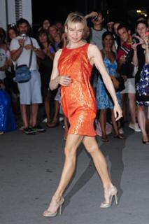 Renée Zellweger feet photo thumbnail