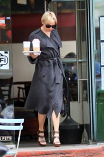 Renée Zellweger feet photo thumbnail