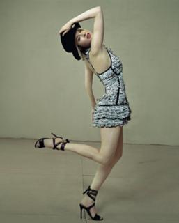 Renée Zellweger feet photo thumbnail