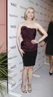 Renée Zellweger feet photo thumbnail