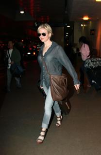 Renée Zellweger feet photo thumbnail
