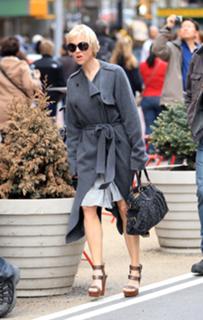Renée Zellweger feet photo thumbnail