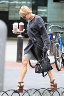 Renée Zellweger feet photo thumbnail