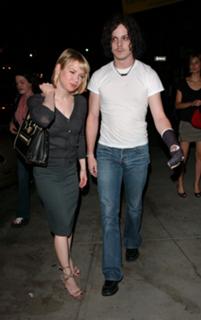 Renée Zellweger feet photo thumbnail