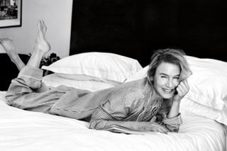 Renée Zellweger feet photo thumbnail
