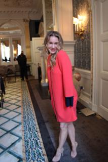 Renée Zellweger feet photo thumbnail