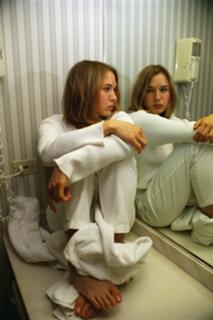 Renée Zellweger feet photo thumbnail