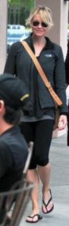 Renée Zellweger feet photo thumbnail