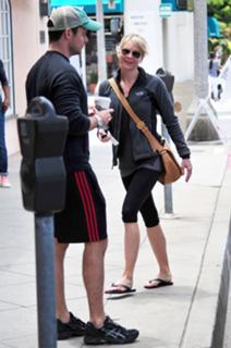 Renée Zellweger feet photo thumbnail