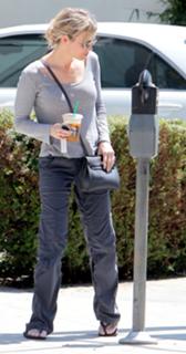 Renée Zellweger feet photo thumbnail