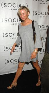 Renée Zellweger feet photo thumbnail