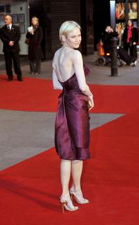 Renée Zellweger feet photo thumbnail