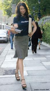 Renée Zellweger feet photo thumbnail